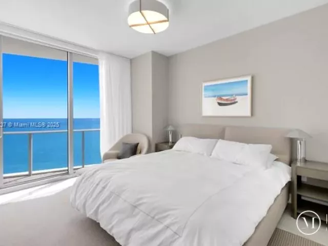 2-bedroom condo for sale in Sunny Isles Beach - 15701 Collins Ave 3203 - MondialRealty