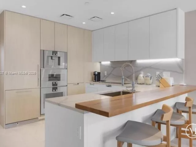 2-bedroom condo for sale in Sunny Isles Beach - 15701 Collins Ave 3203 - MondialRealty