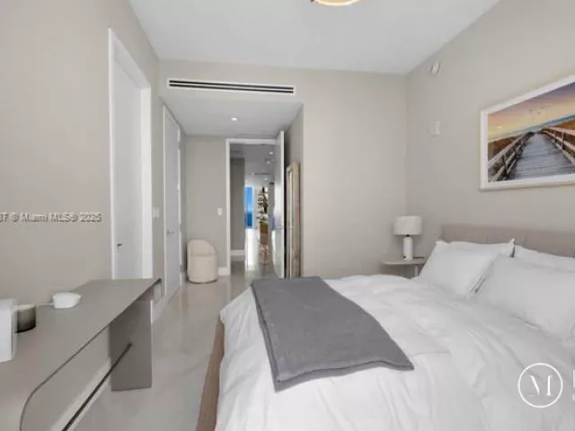 2-bedroom condo for sale in Sunny Isles Beach - 15701 Collins Ave 3203 - MondialRealty