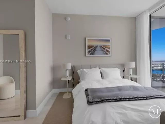 2-bedroom condo for sale in Sunny Isles Beach - 15701 Collins Ave 3203 - MondialRealty