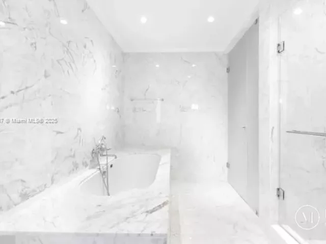 2-bedroom condo for sale in Sunny Isles Beach - 15701 Collins Ave 3203 - MondialRealty