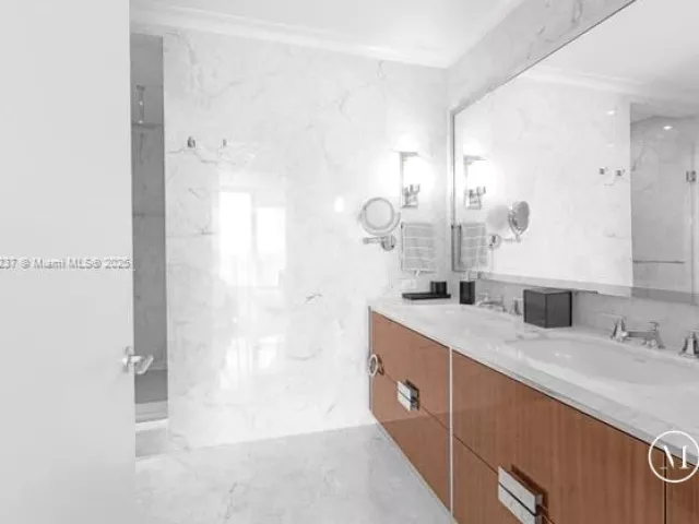 2-bedroom condo for sale in Sunny Isles Beach - 15701 Collins Ave 3203 - MondialRealty