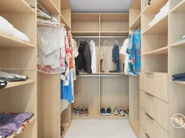 2-bedroom condo for sale in Sunny Isles Beach - 15701 Collins Ave 3203 - MondialRealty