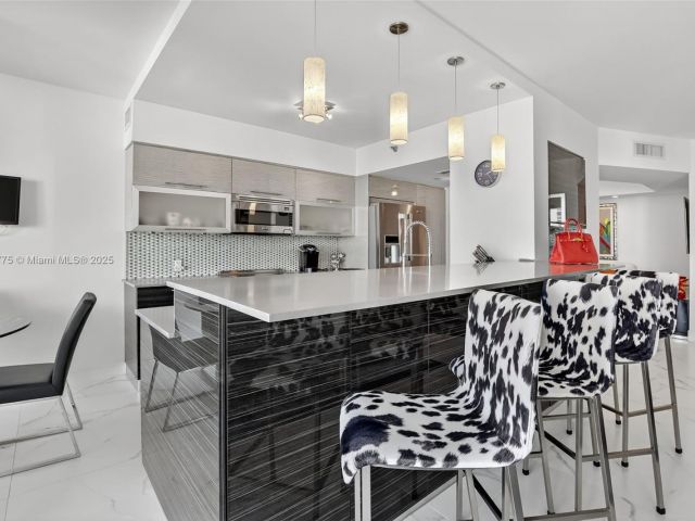 Apartment for sale  Unit #1704 - photo 6788420