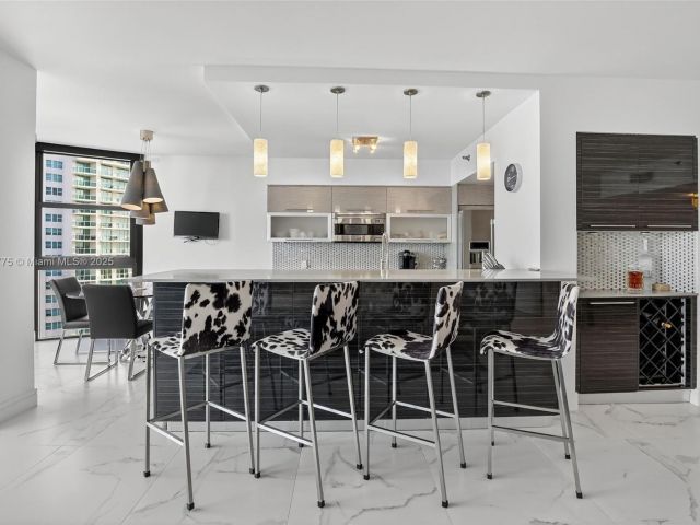 Apartment for sale  Unit #1704 - photo 6788421