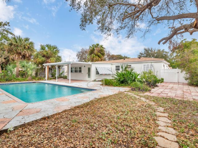 Home for rent at 236 Ashworth Street - photo 6788734