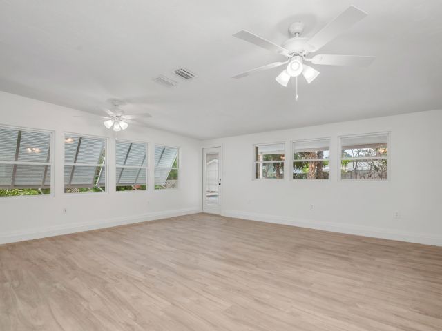 Home for rent at 236 Ashworth Street - photo 6788738