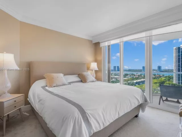 4-bedroom condo for sale in Aventura - 2600 Island Blvd 1605 - MondialRealty