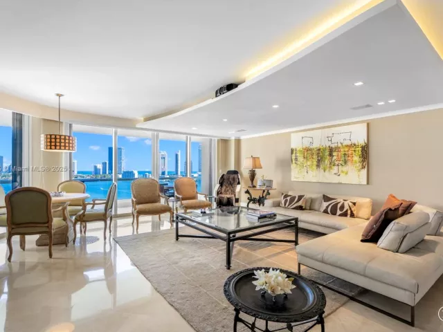 4-bedroom condo for sale in Aventura - 2600 Island Blvd 1605 - MondialRealty