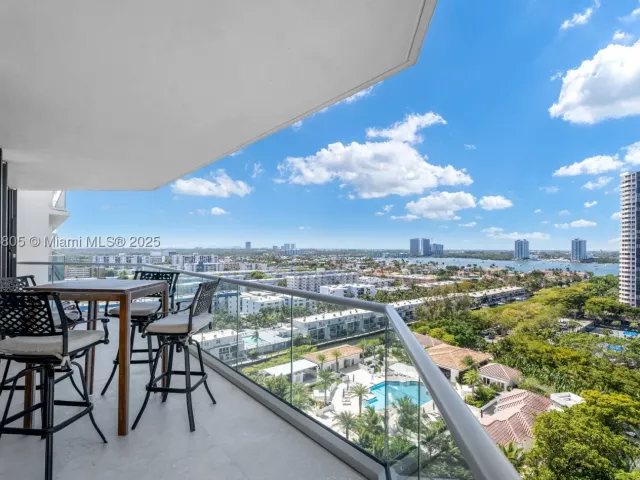 4-bedroom condo for sale in Aventura - 2600 Island Blvd 1605 - MondialRealty