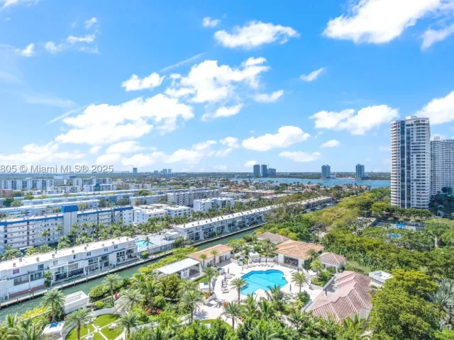 4-bedroom condo for sale in Aventura - 2600 Island Blvd 1605 - MondialRealty