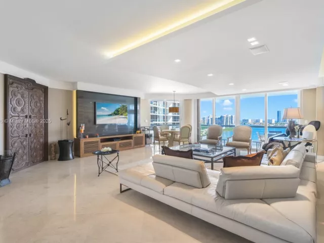 4-bedroom condo for sale in Aventura - 2600 Island Blvd 1605 - MondialRealty