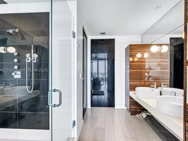 2-bedroom condo for sale in Miami - 2020 N Bayshore Dr 1906 - MondialRealty