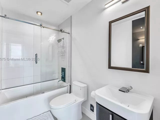 2-bedroom condo for sale in Miami - 2020 N Bayshore Dr 1906 - MondialRealty