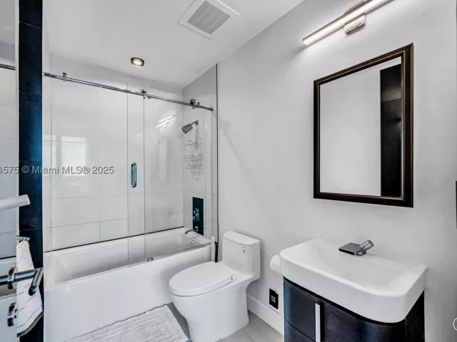 2-bedroom condo for sale in Miami - 2020 N Bayshore Dr 1906 - MondialRealty