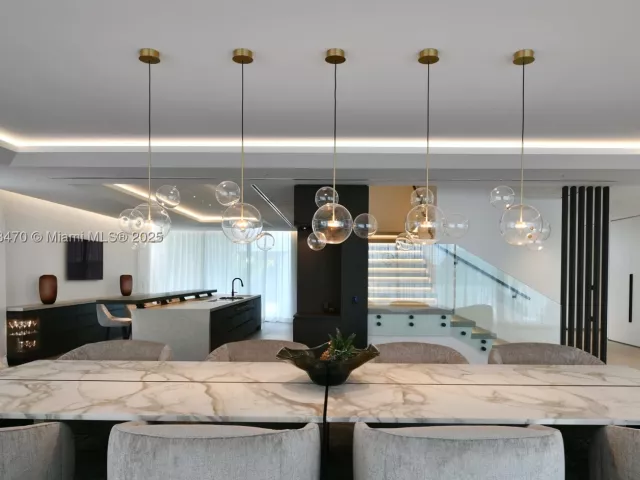 6-bedroom home for sale in Miami Beach - 375 N Hibiscus Dr - MondialRealty