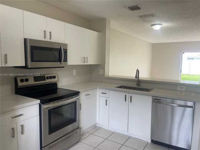 2-bedroom home for rent in Pembroke Pines - 854 NW 208th Dr 854 - MondialRealty