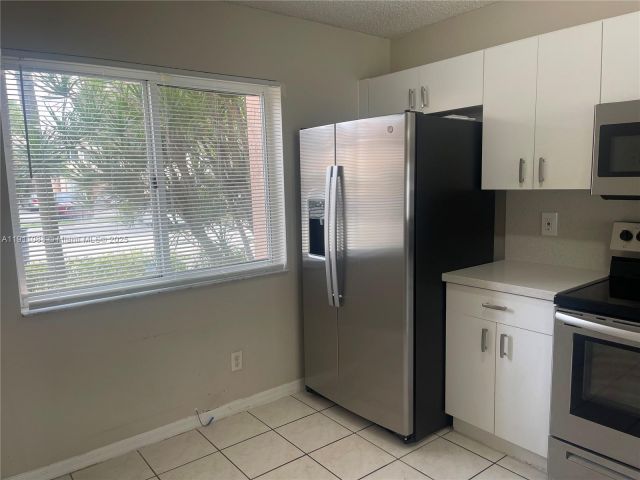 2-bedroom home for rent in Pembroke Pines - 854 NW 208th Dr 854 - MondialRealty