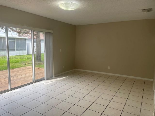 2-bedroom home for rent in Pembroke Pines - 854 NW 208th Dr 854 - MondialRealty