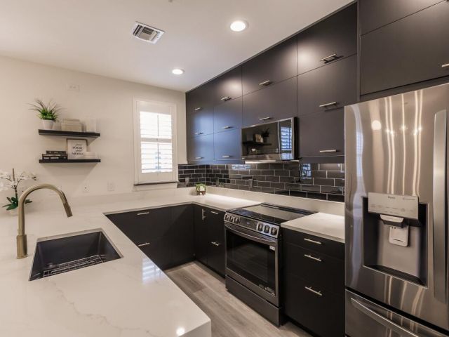 Home for rent at 312 W Mallory Circle - photo 6798638