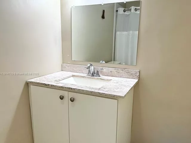 3-bedroom home for sale in Homestead - 610 NW 17th St - MondialRealty