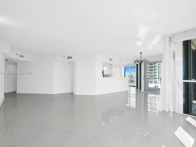 3-bedroom condo for sale in Sunny Isles Beach - 16485 Collins Ave 1236 - MondialRealty