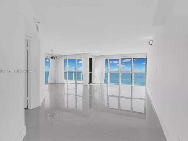 3-bedroom condo for sale in Sunny Isles Beach - 16485 Collins Ave 1236 - MondialRealty