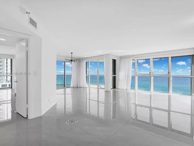 3-bedroom condo for sale in Sunny Isles Beach - 16485 Collins Ave 1236 - MondialRealty