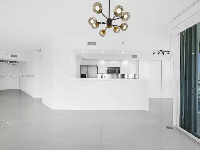 3-bedroom condo for sale in Sunny Isles Beach - 16485 Collins Ave 1236 - MondialRealty