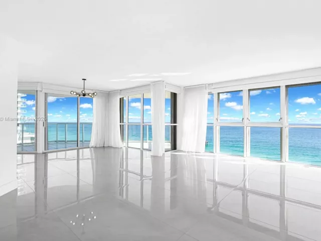 3-bedroom condo for sale in Sunny Isles Beach - 16485 Collins Ave 1236 - MondialRealty