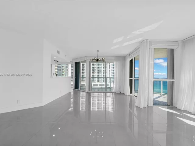 3-bedroom condo for sale in Sunny Isles Beach - 16485 Collins Ave 1236 - MondialRealty