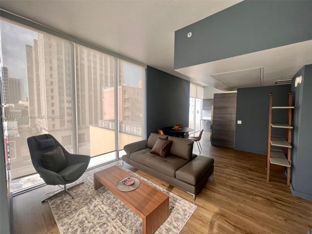 1-bedroom condo for rent in Miami - 151 SE 1st St 810 - MondialRealty