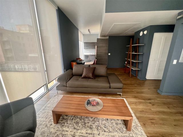 1-bedroom condo for rent in Miami - 151 SE 1st St 810 - MondialRealty