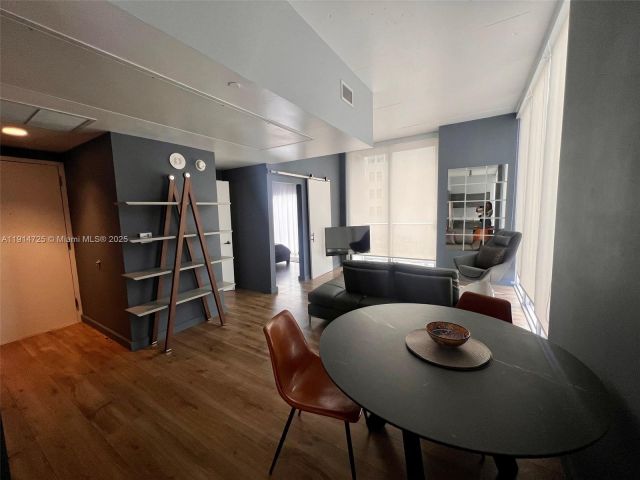 1-bedroom condo for rent in Miami - 151 SE 1st St 810 - MondialRealty