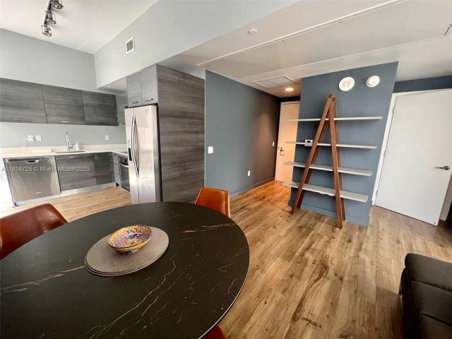 1-bedroom condo for rent in Miami - 151 SE 1st St 810 - MondialRealty