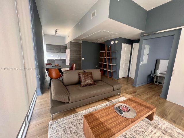 1-bedroom condo for rent in Miami - 151 SE 1st St 810 - MondialRealty