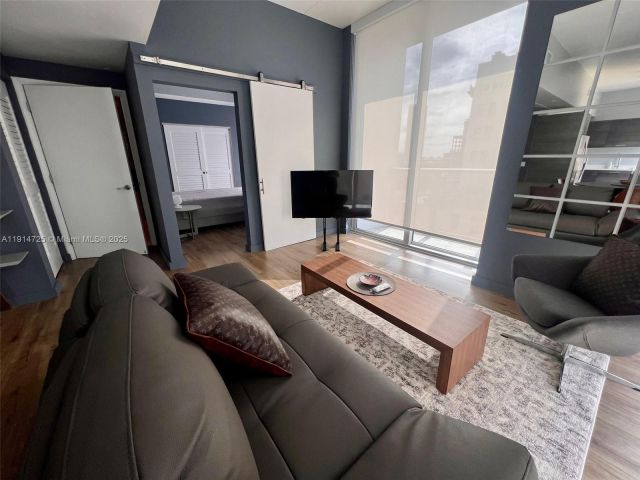 1-bedroom condo for rent in Miami - 151 SE 1st St 810 - MondialRealty