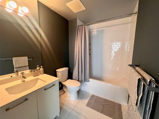 1-bedroom condo for rent in Miami - 151 SE 1st St 810 - MondialRealty