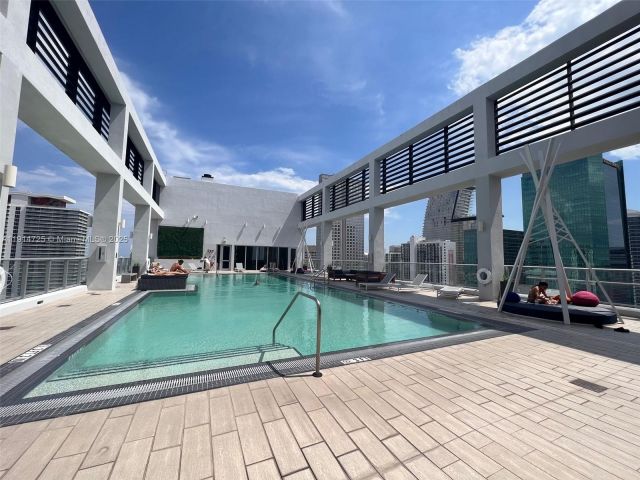 1-bedroom condo for rent in Miami - 151 SE 1st St 810 - MondialRealty