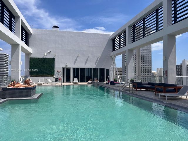 1-bedroom condo for rent in Miami - 151 SE 1st St 810 - MondialRealty