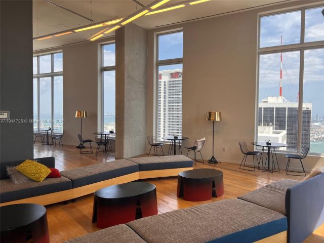 1-bedroom condo for rent in Miami - 151 SE 1st St 810 - MondialRealty