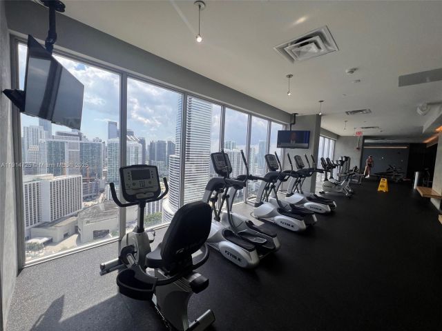 1-bedroom condo for rent in Miami - 151 SE 1st St 810 - MondialRealty