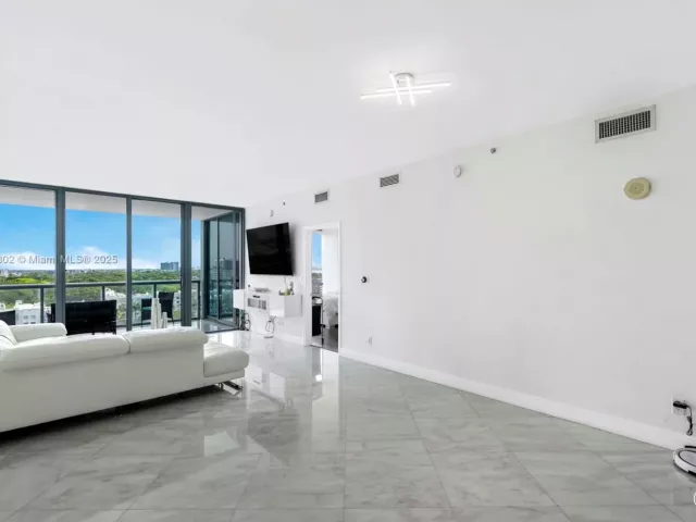 Apartment for sale  Unit #1103 - photo 6791287