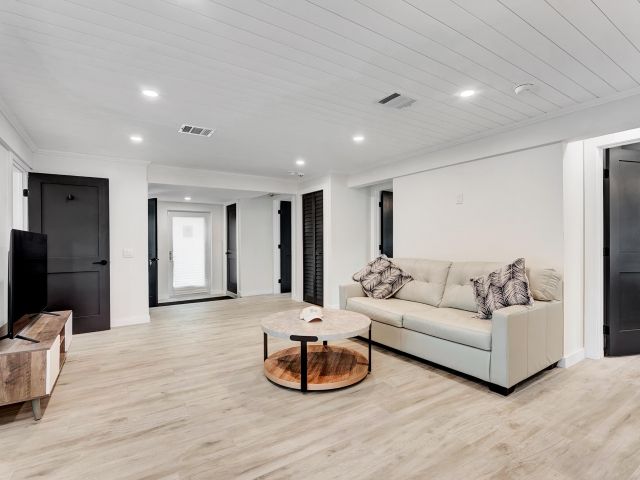 Home for rent at 320 NW 3rd Avenue - photo 6798559