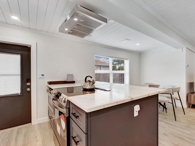 Home for rent at 320 NW 3rd Avenue - photo 6798563