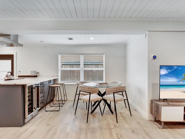 Home for rent at 320 NW 3rd Avenue - photo 6798564