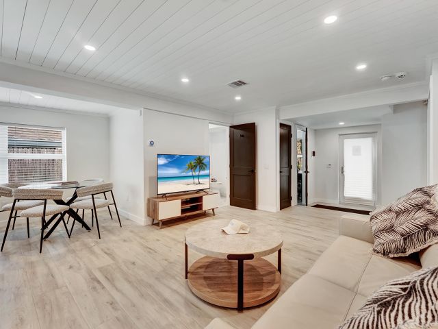 Home for rent at 320 NW 3rd Avenue - photo 6798572