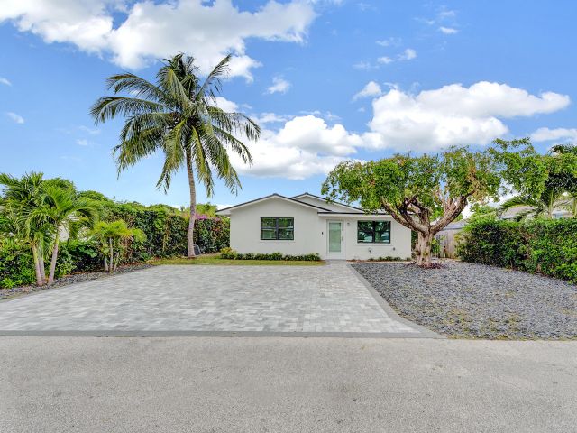 Home for rent at 320 NW 3rd Avenue - photo 6798574