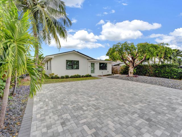 Home for rent at 320 NW 3rd Avenue - photo 6798575