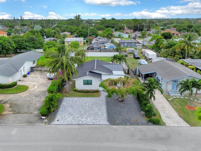 Home for rent at 320 NW 3rd Avenue - photo 6798576